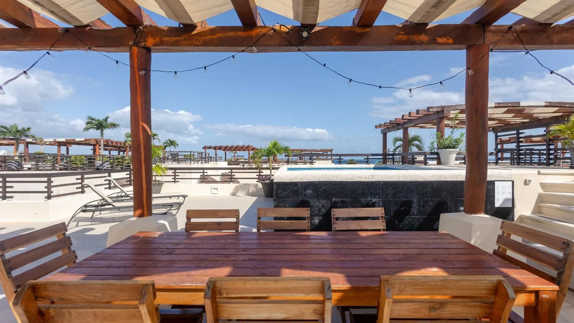 Semesterbostad Magnificent Oceanview Rooftop Lounge With Plunge Pool Playa del Carmen